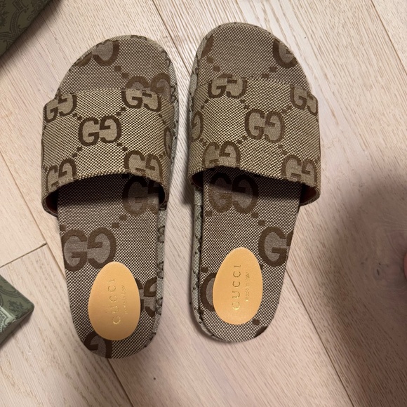 GG Slides - Women’s Size 42, Fit like a women’s 10 - Picture 1 of 7